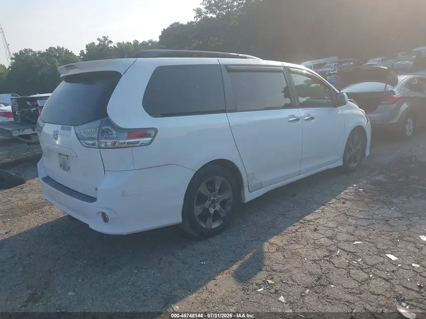 2014 TOYOTA SIENNA SE 8 PASSENGER