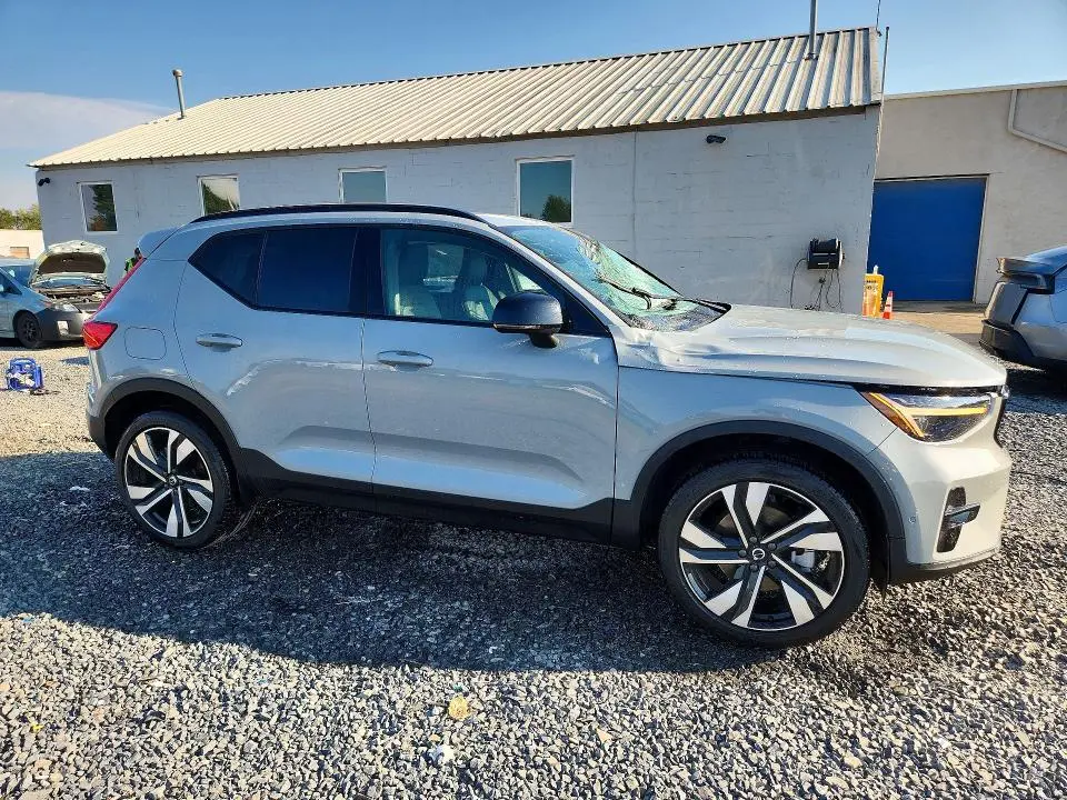 2025 VOLVO XC40 ULTRA  