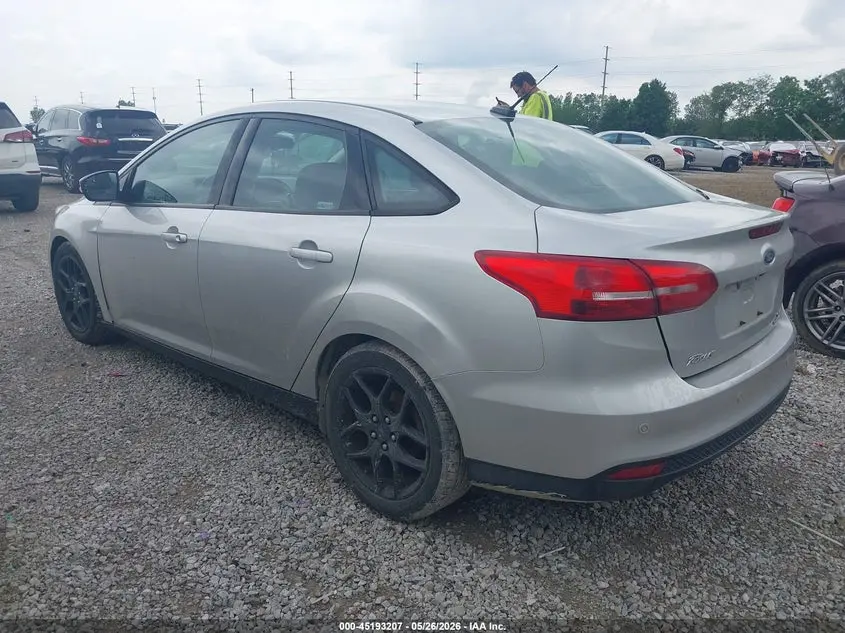 2016 FORD FOCUS SE