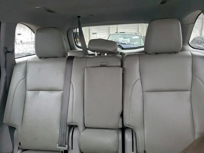 2015 TOYOTA HIGHLANDER LE  