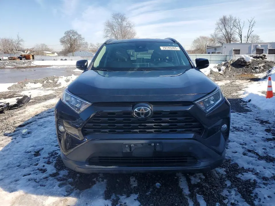 2021 TOYOTA RAV4 XLE  