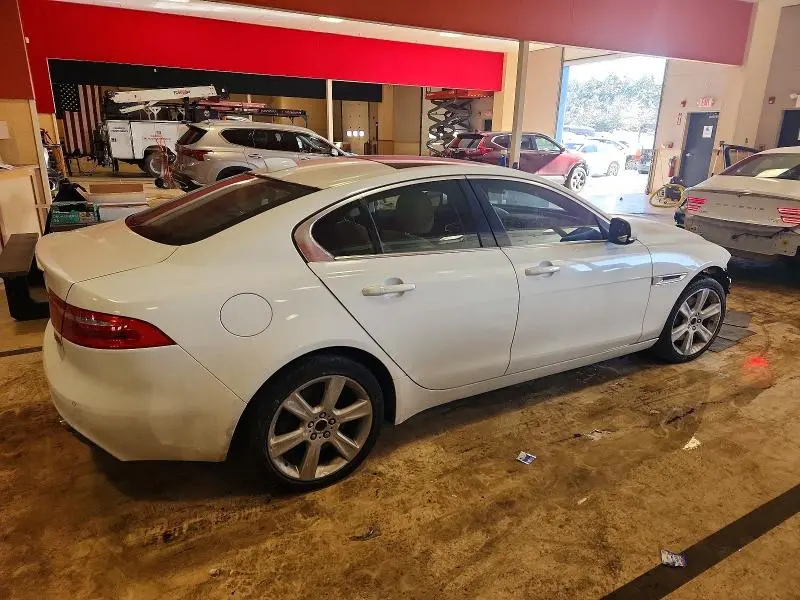 2018 JAGUAR XE PRESTIGE  