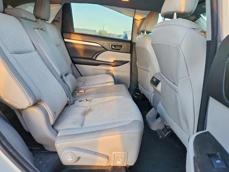 2016 TOYOTA HIGHLANDER LE PLUS  