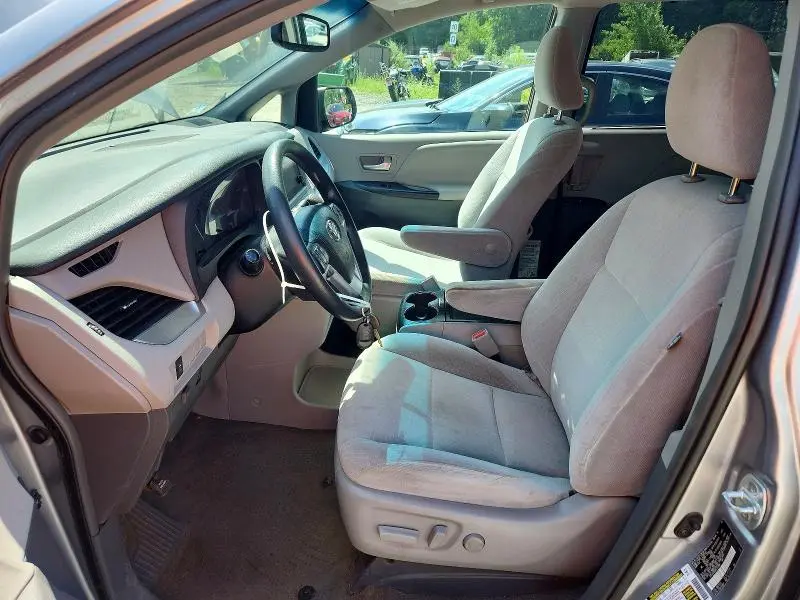 2017 TOYOTA SIENNA LE  