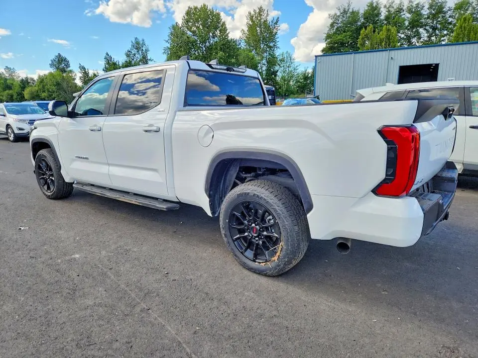 2025 TOYOTA TUNDRA CREWMAX SR5  