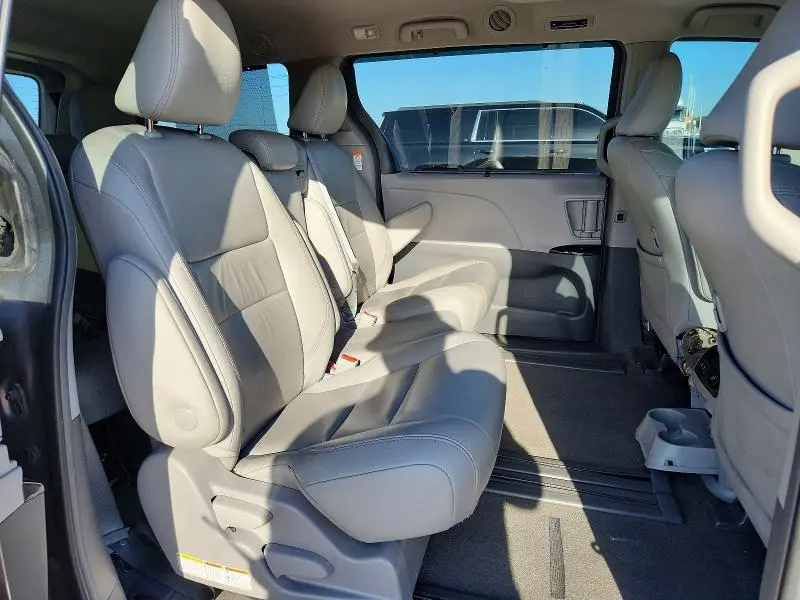 2018 TOYOTA SIENNA XLE PREMIUM 8-PASSENGER  