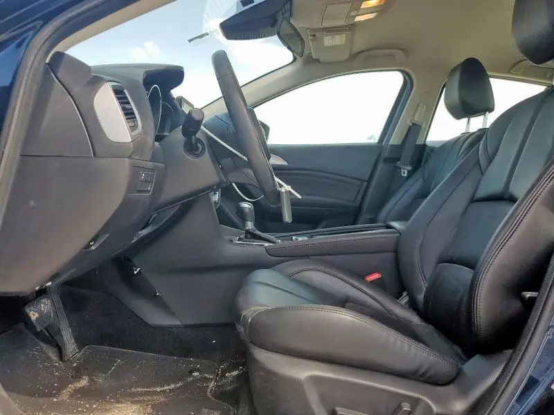 2018 MAZDA 3 TOURING  