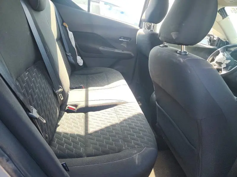 2022 NISSAN KICKS SV  