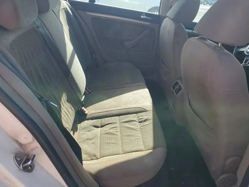 2010 VOLKSWAGEN JETTA S  