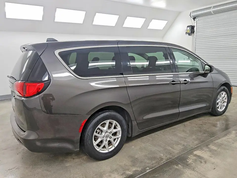 2022 CHRYSLER VOYAGER LX  
