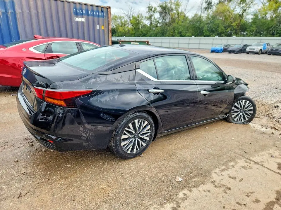 2024 NISSAN ALTIMA SV  