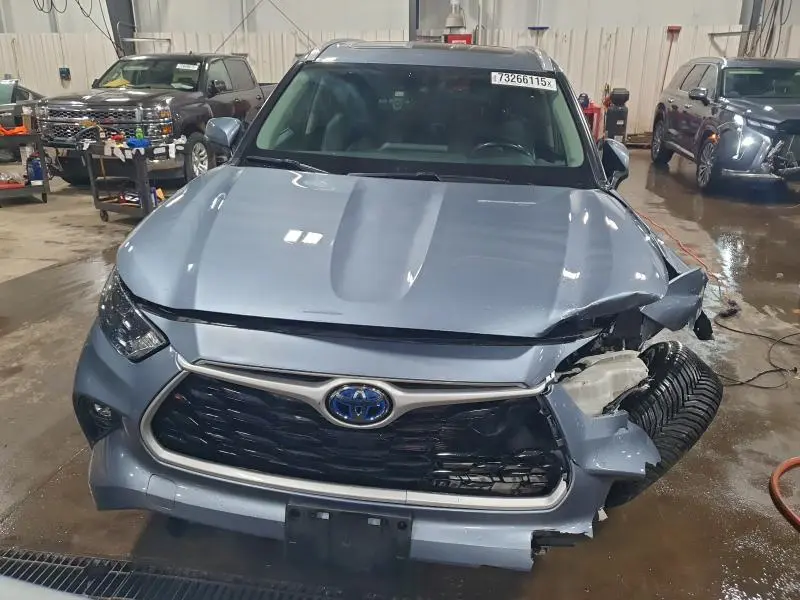 2022 TOYOTA HIGHLANDER HYBRID XLE  