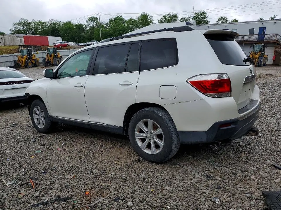 2011 TOYOTA HIGHLANDER SE  