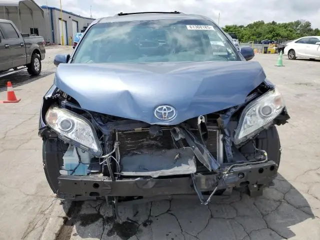 2017 TOYOTA SIENNA XLE  