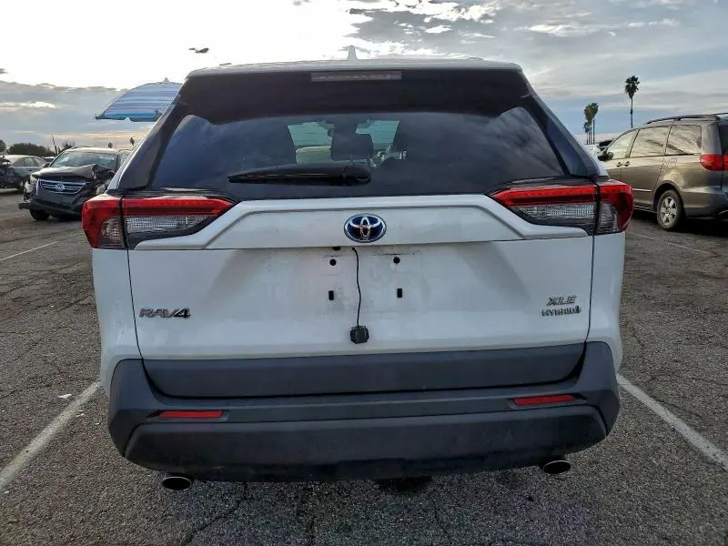 2022 TOYOTA RAV4 XLE  