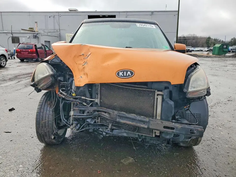 2011 KIA SOUL +  