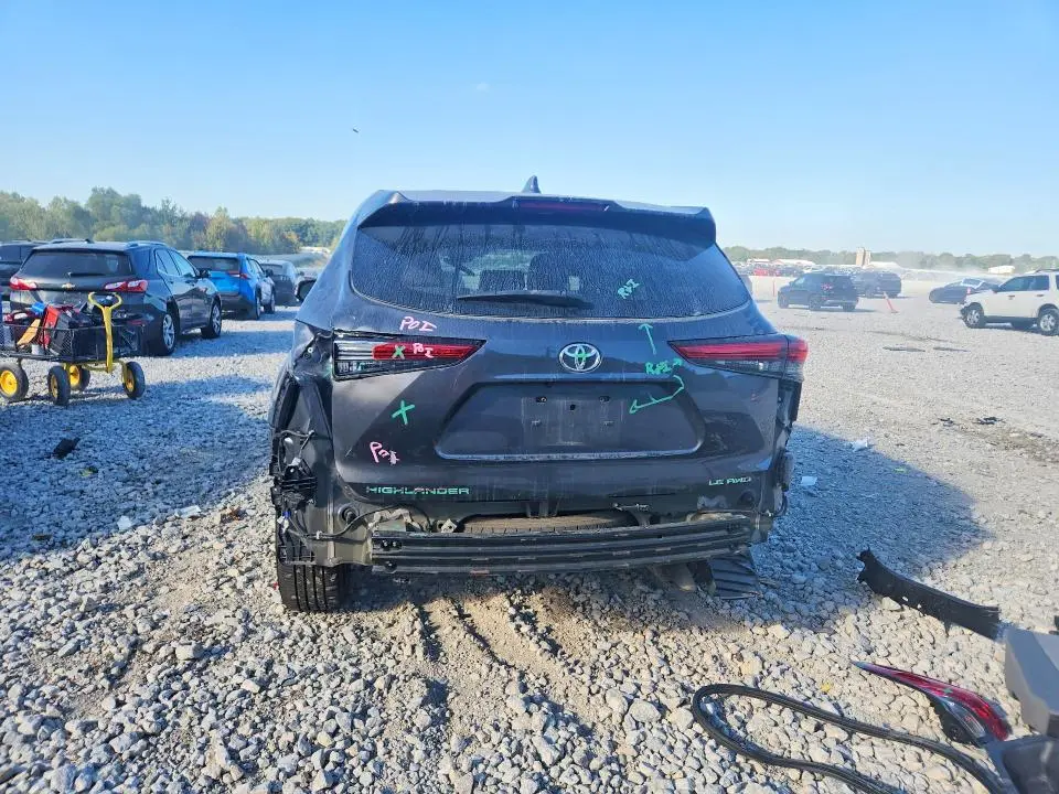 2021 TOYOTA HIGHLANDER LE  