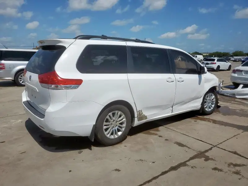 2011 TOYOTA SIENNA XLE  