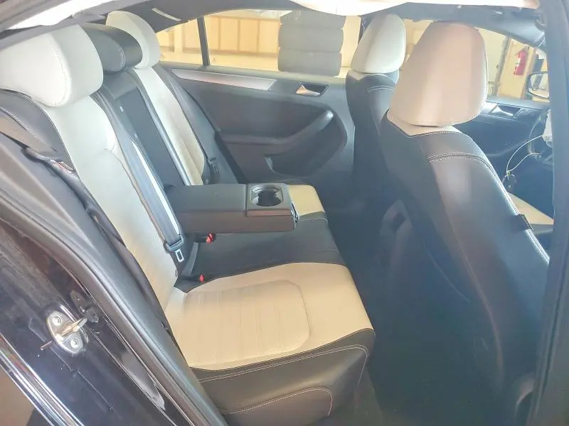 2016 VOLKSWAGEN JETTA SPORT  