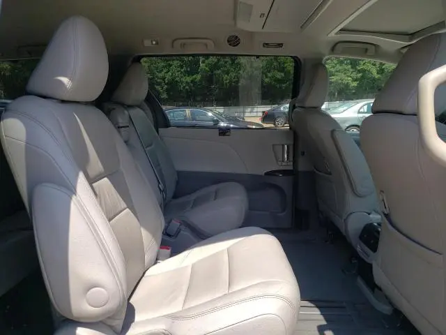 2016 TOYOTA SIENNA XLE  