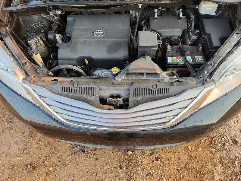 2015 TOYOTA SIENNA XLE 8-PASSENGER  