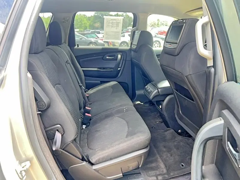 2011 CHEVROLET TRAVERSE LT  