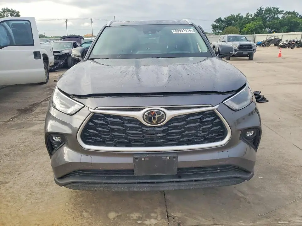 2024 TOYOTA HIGHLANDER XLE  