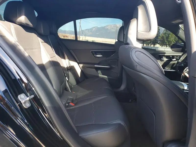 2025 MERCEDES-BENZ C 300  