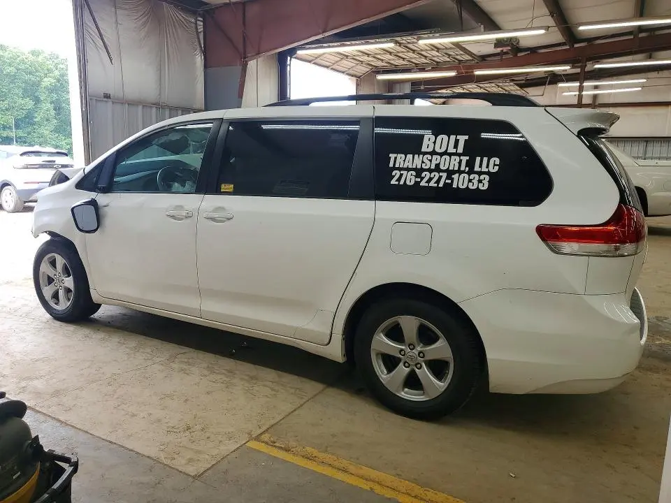 2011 TOYOTA SIENNA LE  
