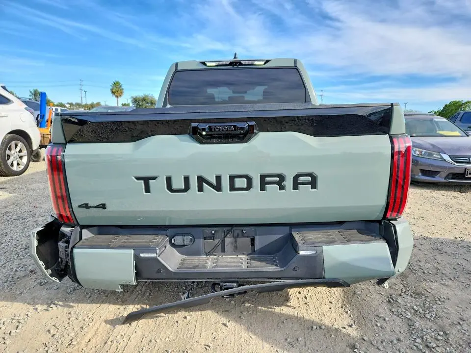 2024 TOYOTA TUNDRA PLATINUM  