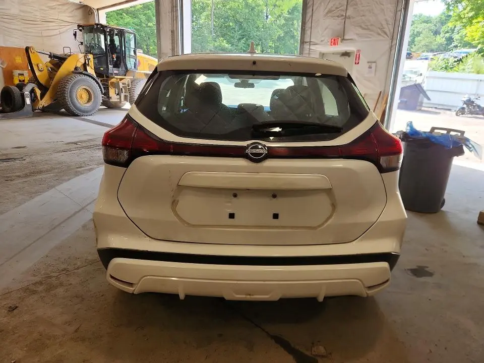 2024 NISSAN KICKS S  
