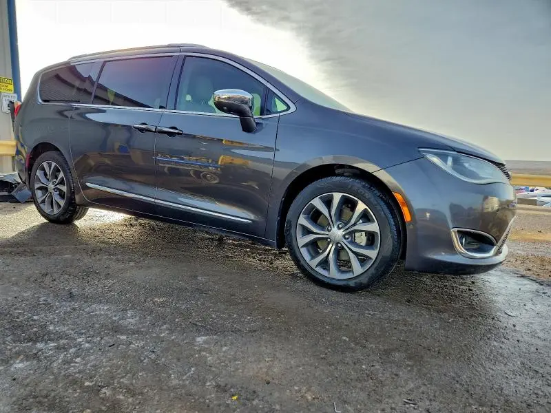 2017 CHRYSLER PACIFICA LIMITED  