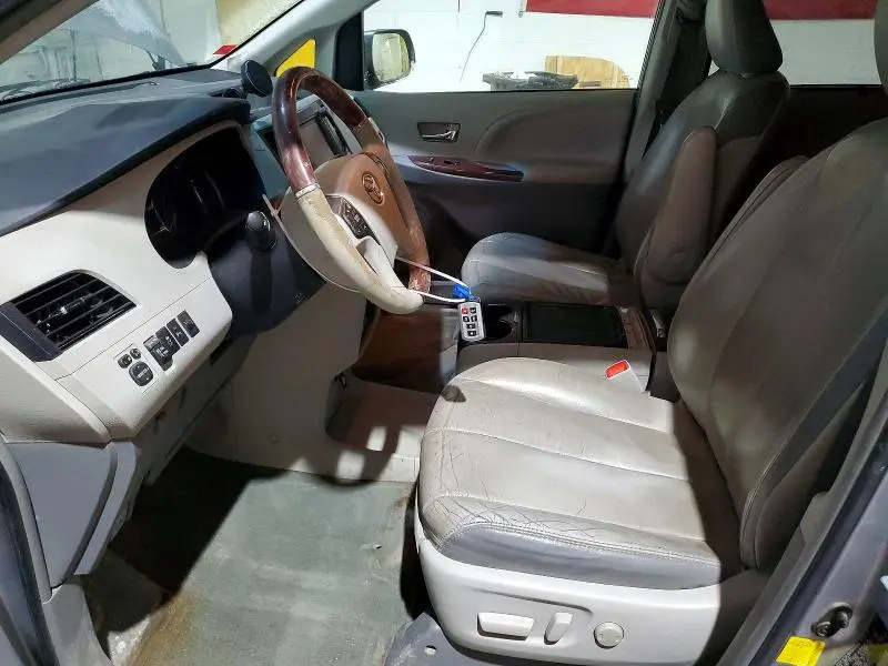 2012 TOYOTA SIENNA XLE  