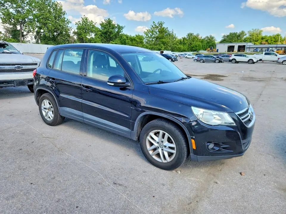 2011 VOLKSWAGEN TIGUAN S  