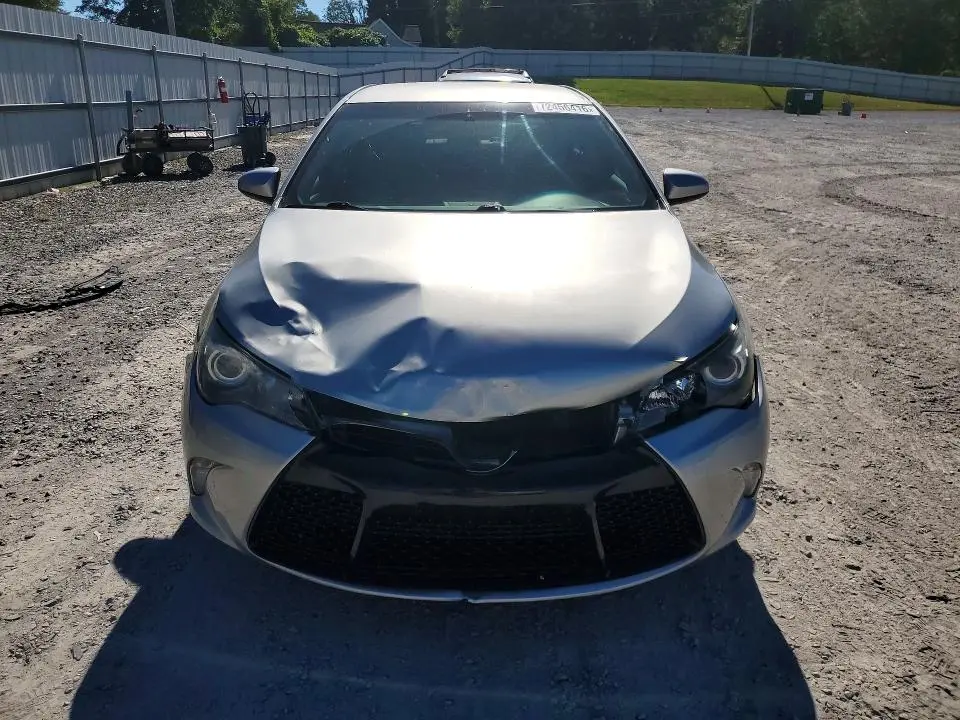 2015 TOYOTA CAMRY SE  