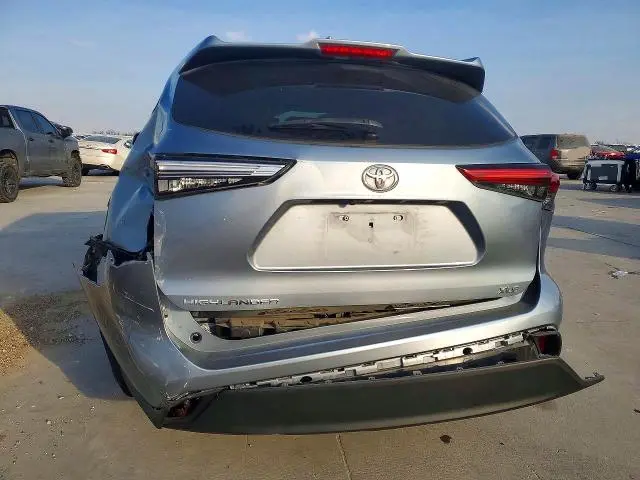 2022 TOYOTA HIGHLANDER XLE  