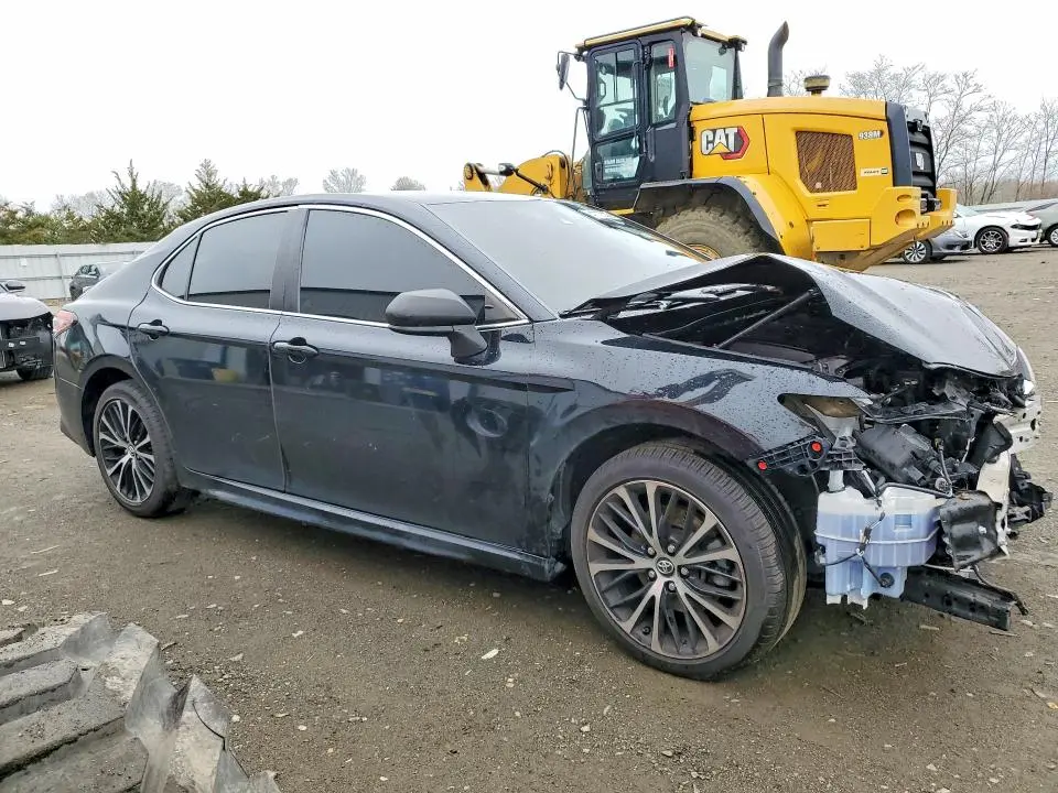 2019 TOYOTA CAMRY SE  