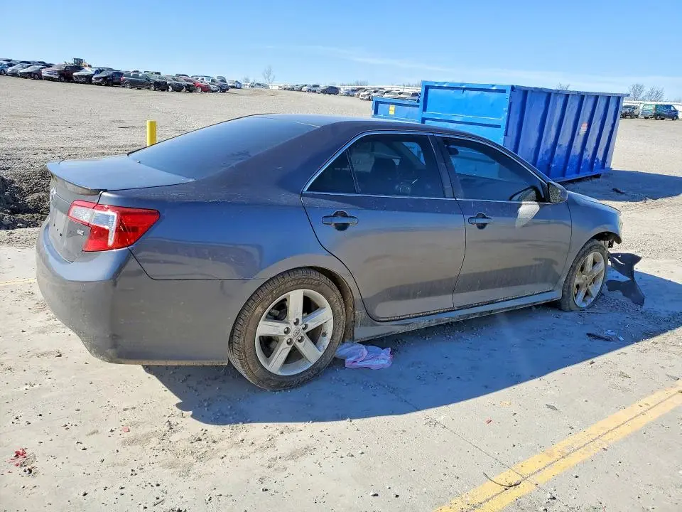2014 TOYOTA CAMRY SE  
