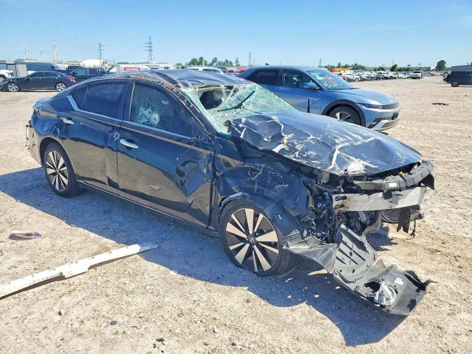 2022 NISSAN ALTIMA SV  
