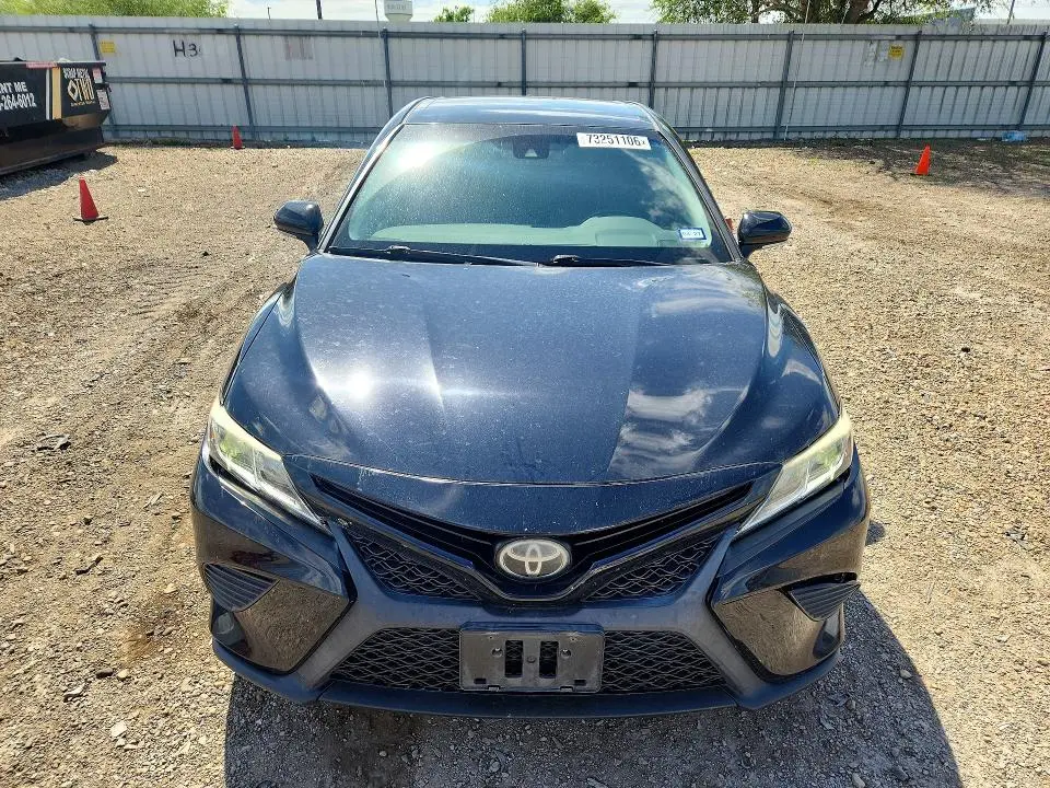 2019 TOYOTA CAMRY SE  