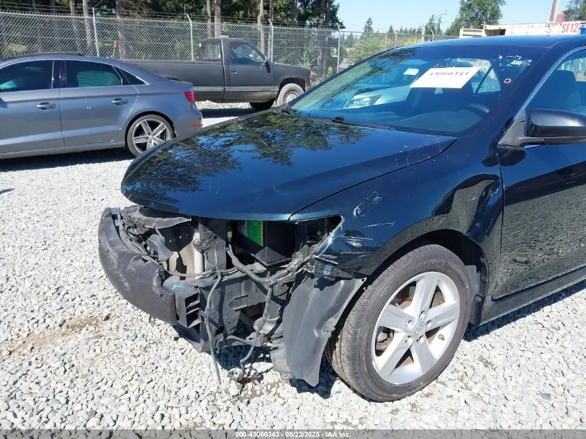 2014 TOYOTA CAMRY SE
