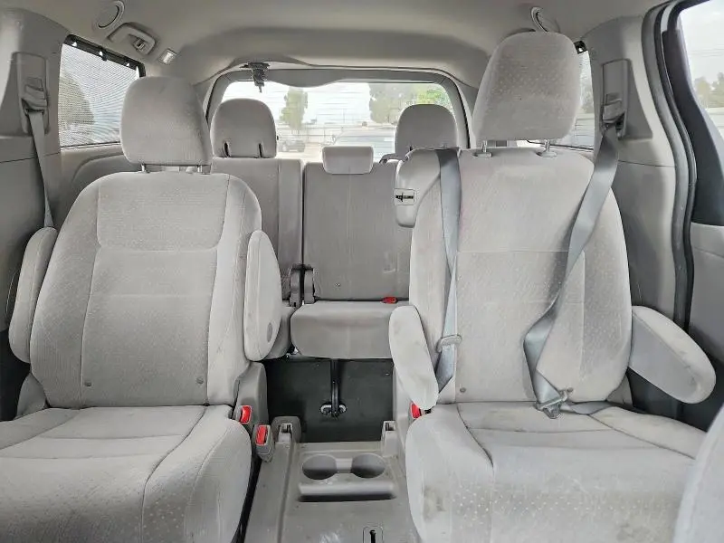 2015 TOYOTA SIENNA LE  