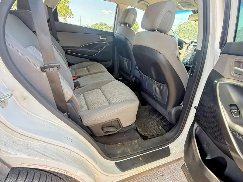 2017 HYUNDAI SANTA FE SE  