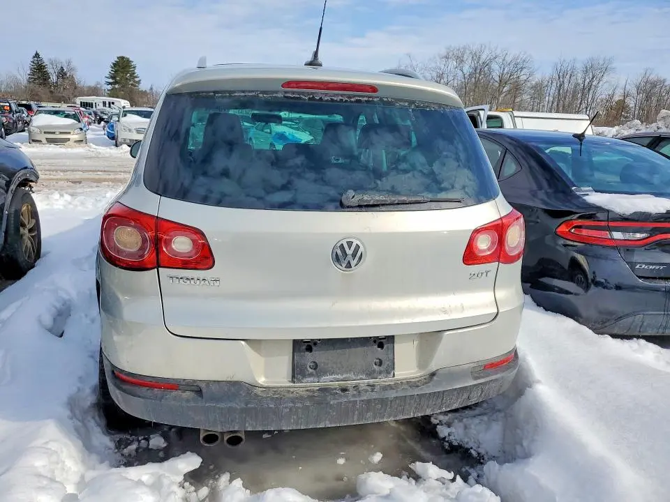 2011 VOLKSWAGEN TIGUAN S  