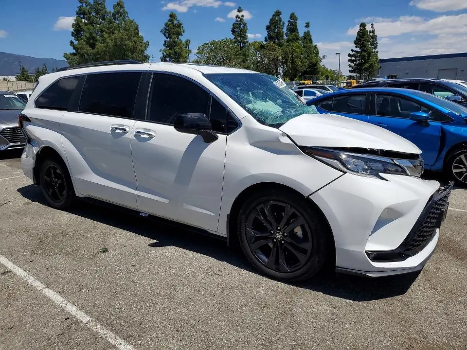 2023 TOYOTA SIENNA XSE 7-PASSENGER  