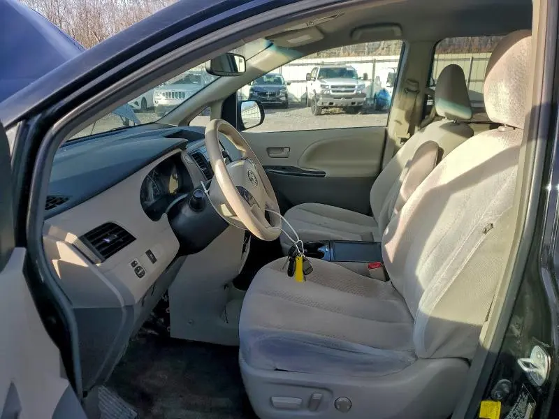 2012 TOYOTA SIENNA LE  