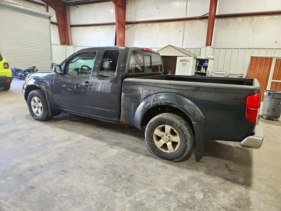 2011 NISSAN FRONTIER SV V6  