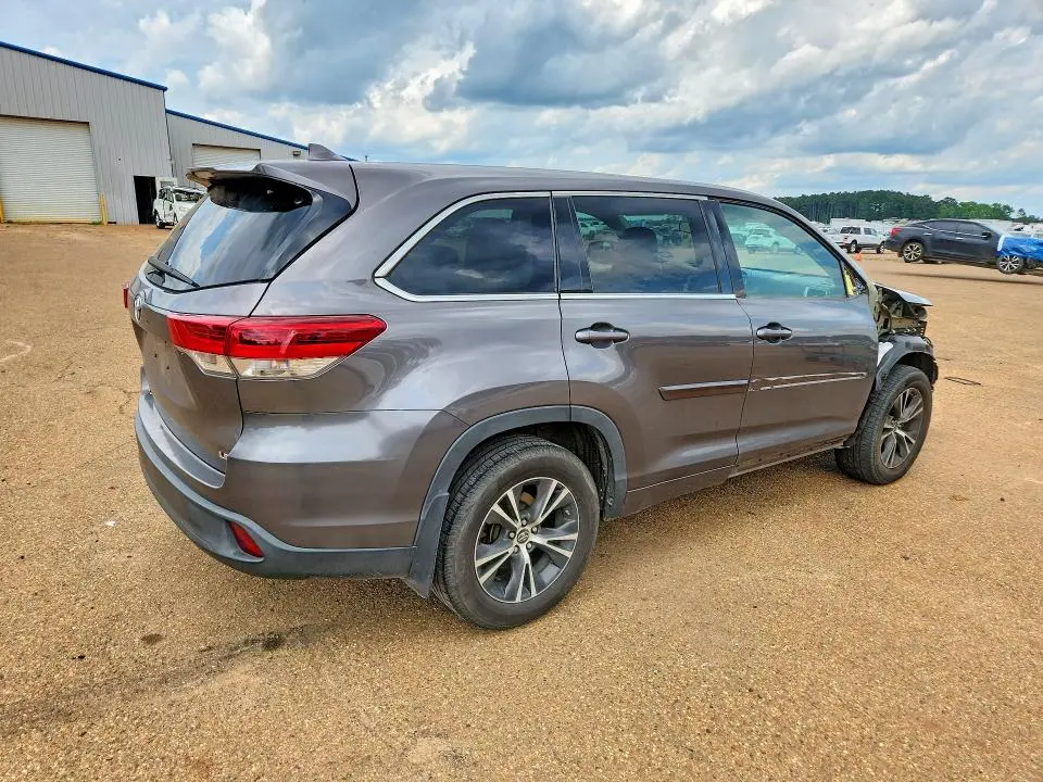 2017 TOYOTA HIGHLANDER LE PLUS  