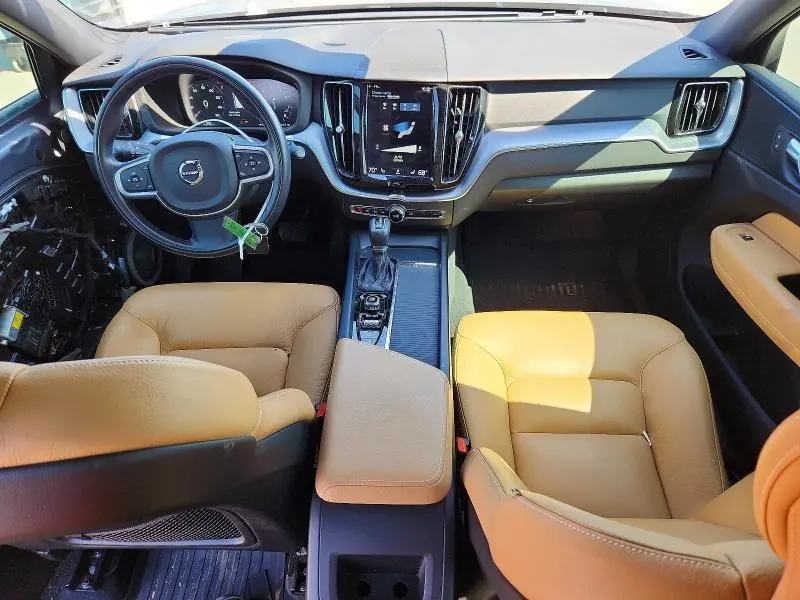 2020 VOLVO XC60 T5 MOMENTUM  