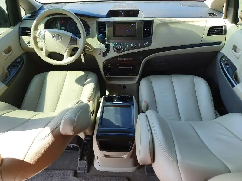 2011 TOYOTA SIENNA LE  